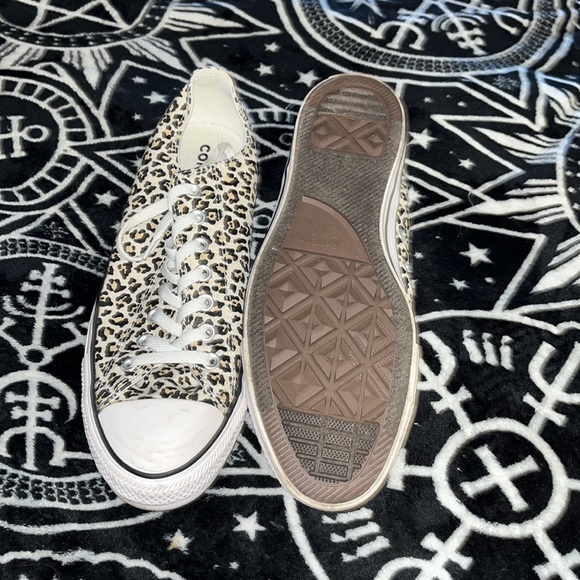Men’s Low Top Leopard Print Converse - Picture 3 of 4